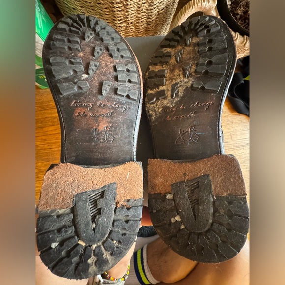 JOHN FLUEVOG - Picture 7 of 14